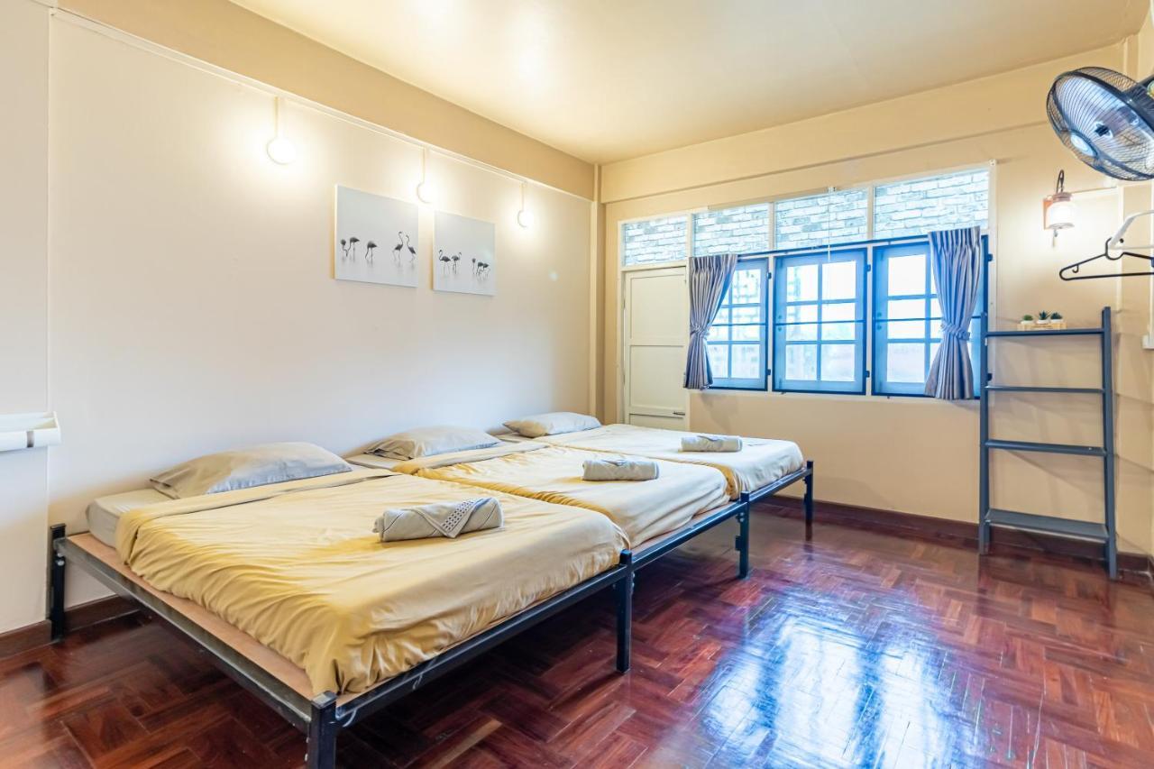 Snoozzze Hostel ใกล้รถไฟฟ้า ย่านบางรัก (Adults Only) Bangkok Exterior photo